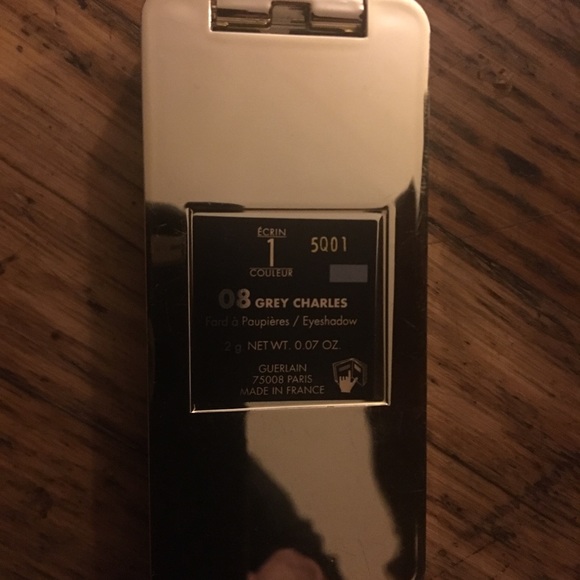 Guerlain eye shadow in 08 Grey Charles - Picture 4 of 4